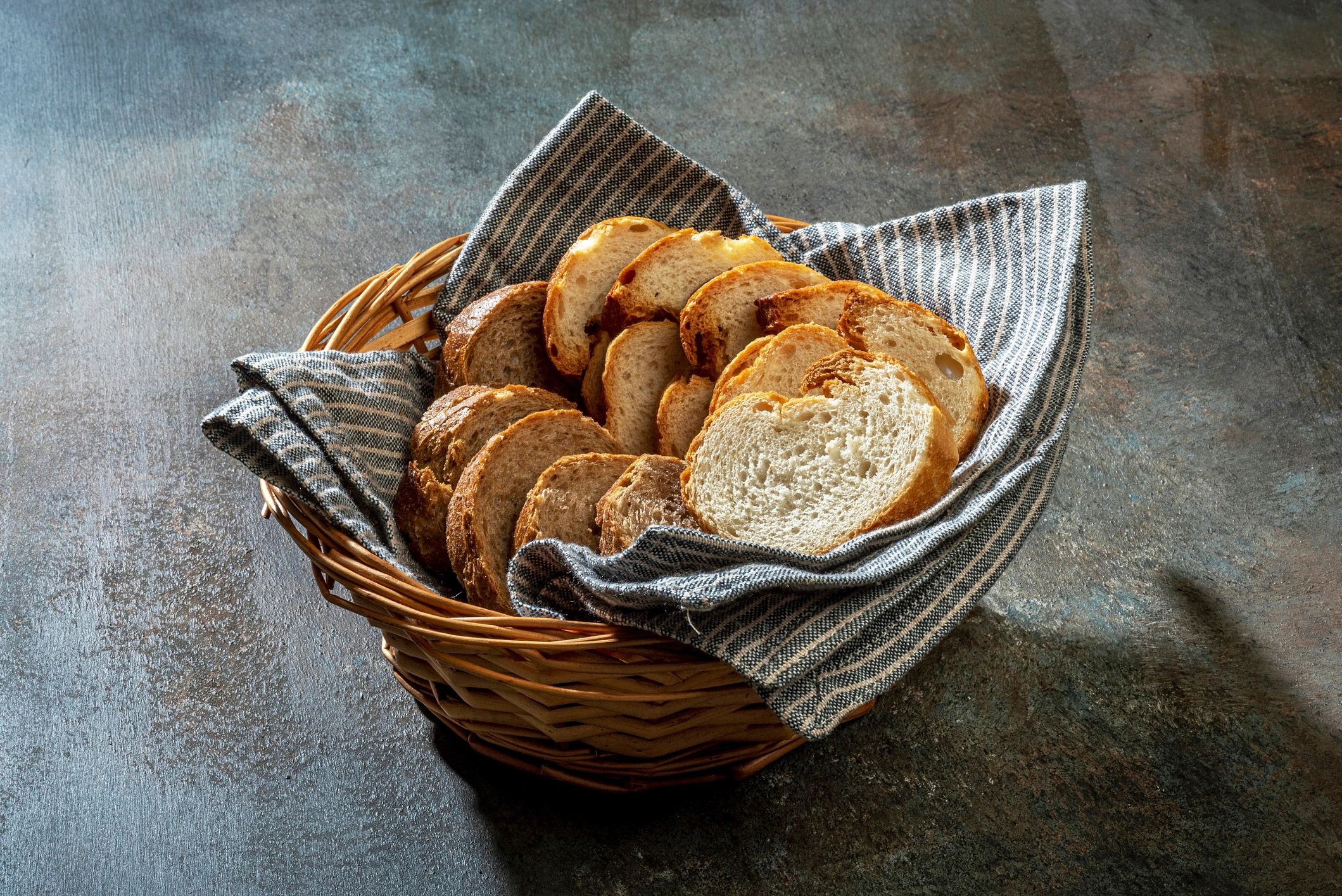 Basket of fresh sliced bread lined with a napkin
